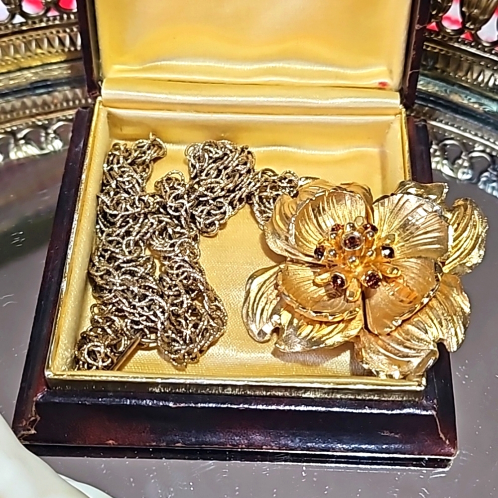 Vintage 1940s Hobe pendant and chain, gold flower with intricate chain. Signed